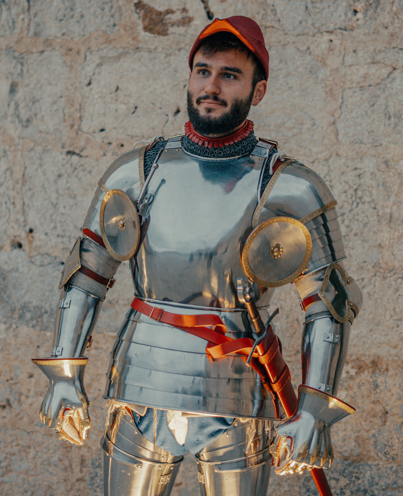 Armour for the beginning of the XV century mainly inspired by depictions from the Altar of St. George of the Valencian school, circa 1410. Spanish armour reproducted from medieval art, worn by my Spanish customer on Spanish soil - it's a wonderful compilation of circumstances, which bring history back to life. Photo made by @albertoexekution