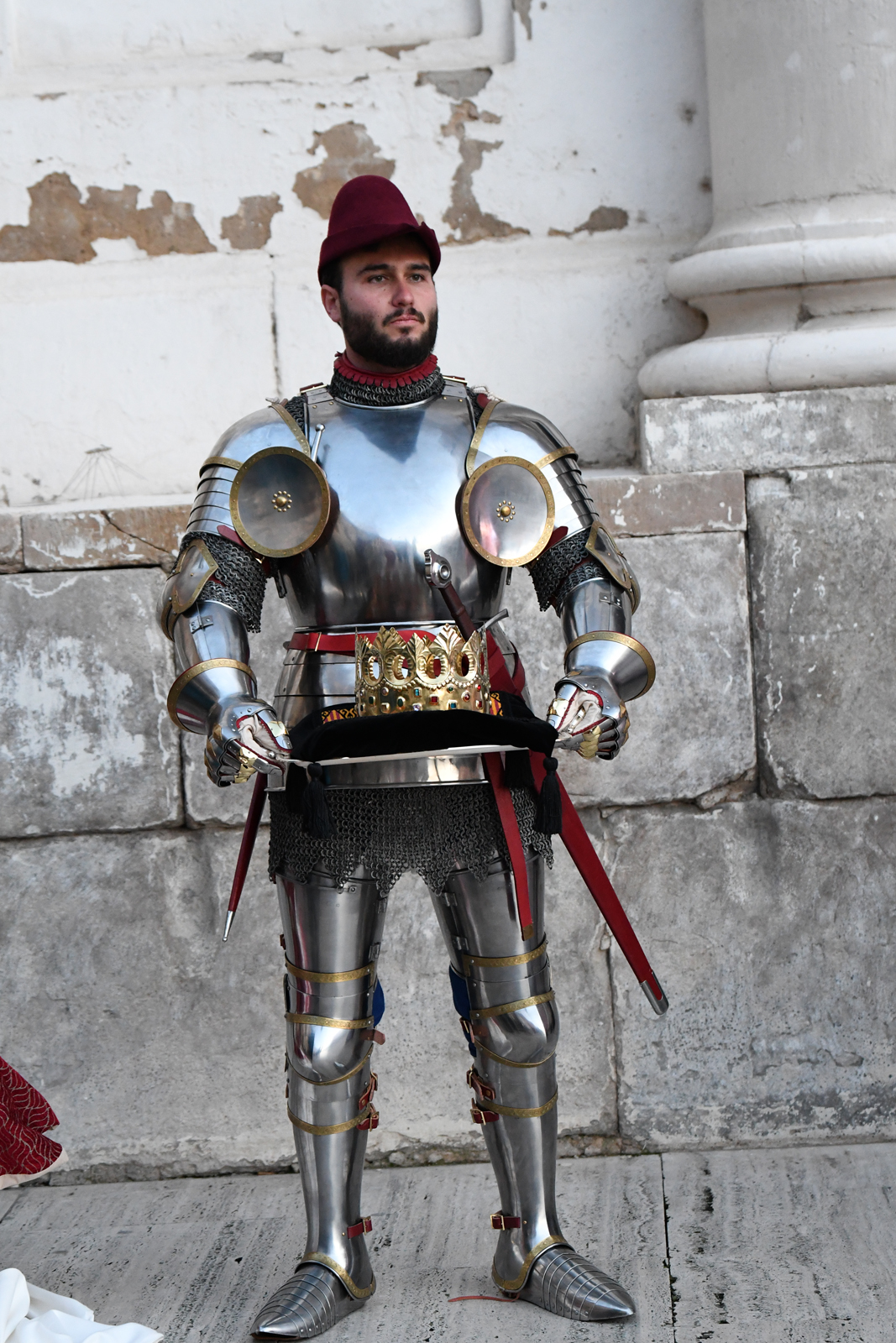 Armour for the beginning of the XV century mainly inspired by depictions from the Altar of St. George of the Valencian school, circa 1410. Spanish armour reproducted from medieval art, worn by my Spanish customer on Spanish soil - it's a wonderful compilation of circumstances, which bring history back to life. Photo by @caballerosdeulver