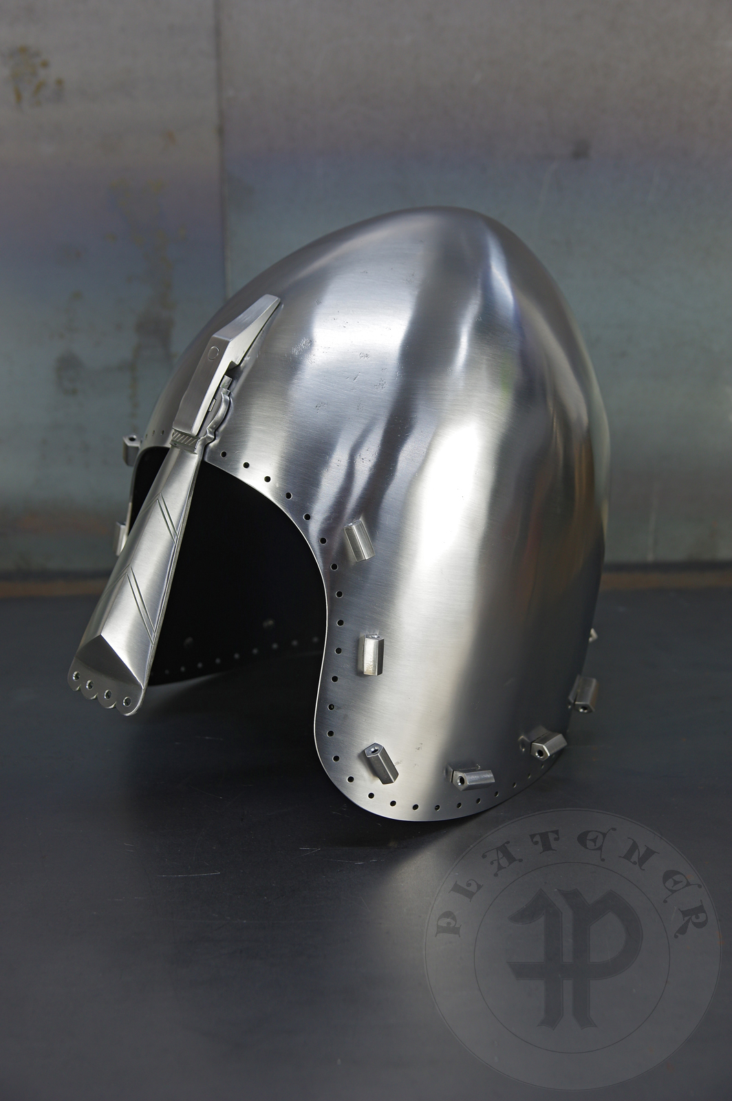 Reproduction of the helmet from Nysa(Poland) equipped with a nasal guard based on the original from Amersfoort (Holland). / Replika hemu z Nysy wyposaona w nosal wzorowany na oryginale z Amersfoort w Holandii.