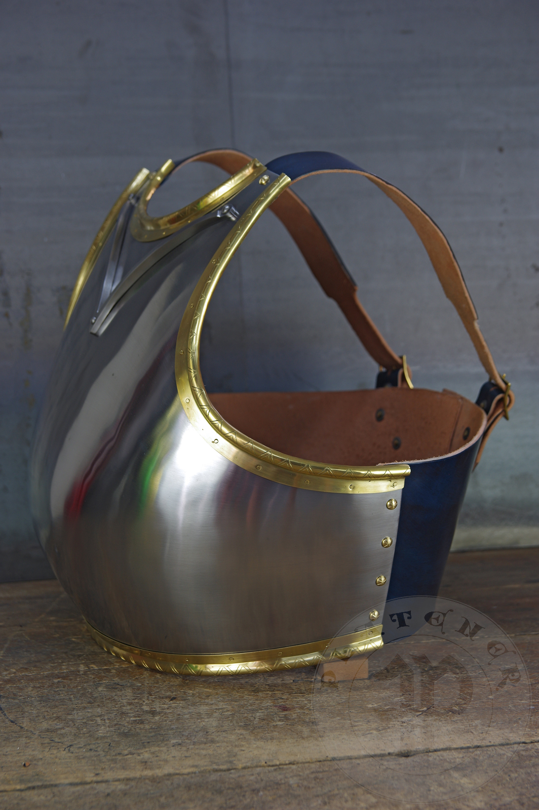 Here is a classic breastplate with V-neck stop rib (to deflect thrusts away from the neck) based on Churburg CH14. I enhanced its simple aesthetic by adding brass decorations around the edges with a geometrical, hand filed pattern. They were inspired by decorations from Churburg CH13 segmented breastplate and depictions in art from this period