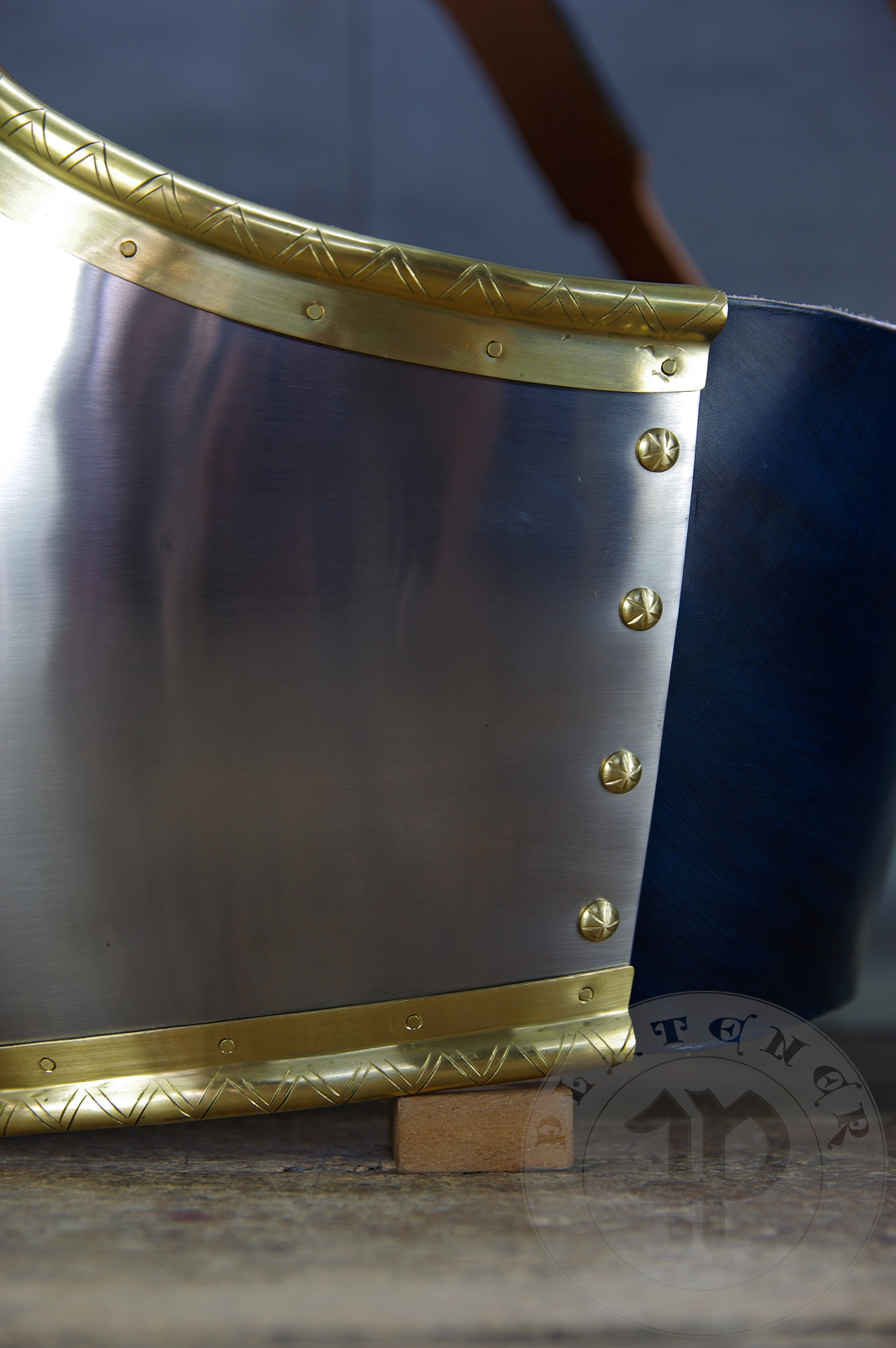 Here is a classic breastplate with V-neck stop rib (to deflect thrusts away from the neck) based on Churburg CH14. I enhanced its simple aesthetic by adding brass decorations around the edges with a geometrical, hand filed pattern. They were inspired by decorations from Churburg CH13 segmented breastplate and depictions in art from this period