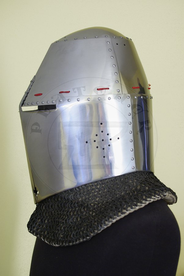 Hem wielki wzorowany na nagrobkach niemieckich rycerzy: Beringera von Berlichinge 1377 oraz Voita von Rieneck 1379/Great helm based on german knight effigies: Beringer von Berlichinge 1377 and Voit von Rieneck 1379