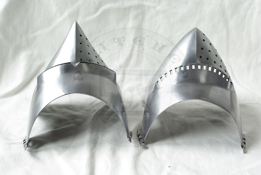 Przybica z zason typu psi pysk wzorowana na hemie CH16 z Churburga z dodatkow zason wzorowan na oryginale A69 z Wallace Collection./Visored bascinet based on helmet CH16 from Churburg with additional visor made in style of Wallace Collection A69.