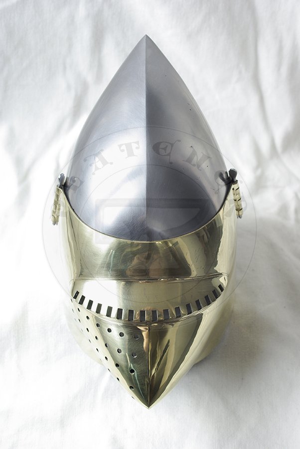 Przybica typu psi pysk z mosidzowan zason wzorowana na hemie CH16 z Churburga./Visored bascinet with brass biled visor based on helmet CH16 from Churburg.