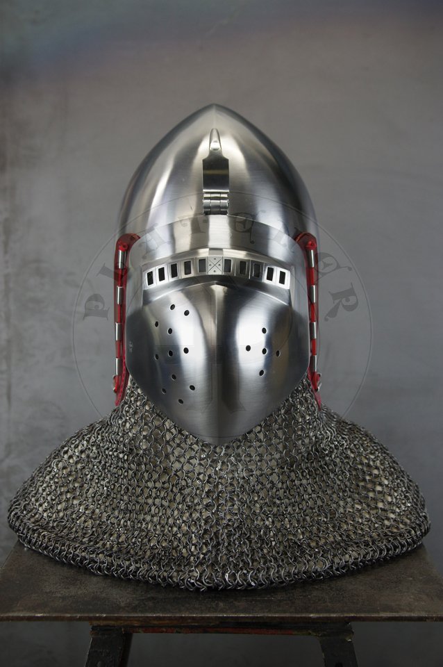 Klappvisier bascinet inspired by bascinet and visor from Deustches Historisches Museum in Berlin c. 1370-1390. Skull raised from two halves of 2 mm high quality mild steel, heat hardened and tempered up to 34 HRC. Visor raised from 2 mm medium carbon steel and hardened and tempered up to 42 HRC. Visor hinge made of medium carbon steel. Visor is removable. /Klappvisier zainspirowany hemem oraz zason z Deustches Historisches Museum w Berlinie, datowanych na 1370-1390. Dzwon wykuty z dwch powek 2 mm wysokiej jakoci stali niskowglowej, hartowany i odpuszczany do 34 HRC. Zasona wykuta z 2 mm stali redniowglowej, hartowana i odpuszczana do 42 HRC. Zawias zasony wykonany ze stali redniowglowej. Zasona jest zdejmowana.