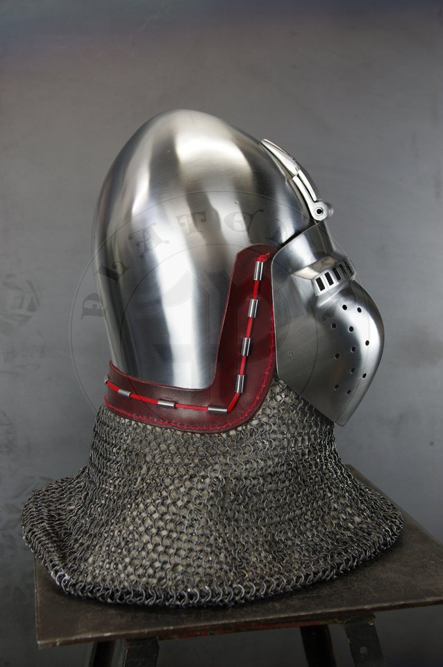 Klappvisier bascinet inspired by bascinet and visor from Deustches Historisches Museum in Berlin c. 1370-1390. Skull raised from two halves of 2 mm high quality mild steel, heat hardened and tempered up to 34 HRC. Visor raised from 2 mm medium carbon steel and hardened and tempered up to 42 HRC. Visor hinge made of medium carbon steel. Visor is removable. /Klappvisier zainspirowany hemem oraz zason z Deustches Historisches Museum w Berlinie, datowanych na 1370-1390. Dzwon wykuty z dwch powek 2 mm wysokiej jakoci stali niskowglowej, hartowany i odpuszczany do 34 HRC. Zasona wykuta z 2 mm stali redniowglowej, hartowana i odpuszczana do 42 HRC. Zawias zasony wykonany ze stali redniowglowej. Zasona jest zdejmowana.