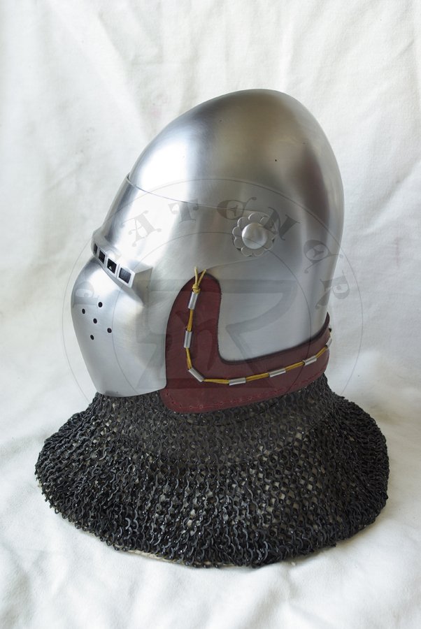 Przybica z zason typu klappvisier mocowana na skroniach. Hartowany i odpuszczany do twardoci 30 HRC./Bascinet with side mounted klappvisier visor. Heat hardened and tempered up to 30 HRC.