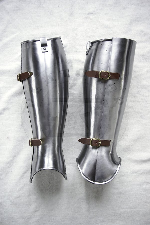 Osony ng wykonane ze stali redniowglowej bdce jedn z moliwych interpretacji uzbrojenia widocznego na przedstawieniach zbrojnych z srebrnego otarza w. Jakuba z katedry w Pistoi./Leg harness made from medium carbon steel which are one of possible version of harness depict by men-at-arms from silver altar of St. James in Pistoia Cathedral.