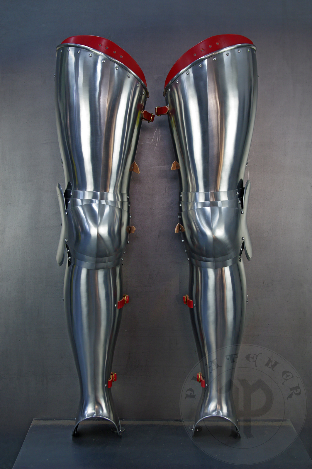 Leg harness for late 14th/early 15th c. in simple and clean form. What's unusual this time is its lack of demi-greaves and due to that bottom lame is riveted (through sliding rivets) to the extended top part of the front greave.