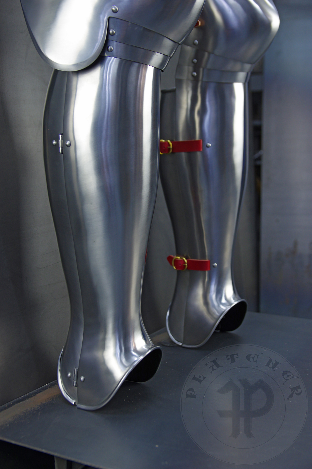 Leg harness for late 14th/early 15th c. in simple and clean form. What's unusual this time is its lack of demi-greaves and due to that bottom lame is riveted (through sliding rivets) to the extended top part of the front greave.