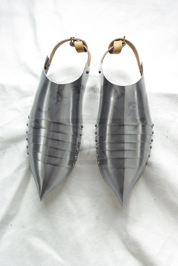 Pene bigwanty pytowe, pny XIV wiek - pocztek XV wieku./Complete leg harness, late XIV c. - begin of XV c.