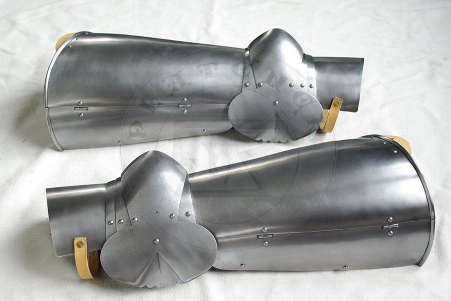 Pene bigwanty pytowe, pny XIV wiek - pocztek XV wieku./Complete leg harness, late XIV c. - begin of XV c.